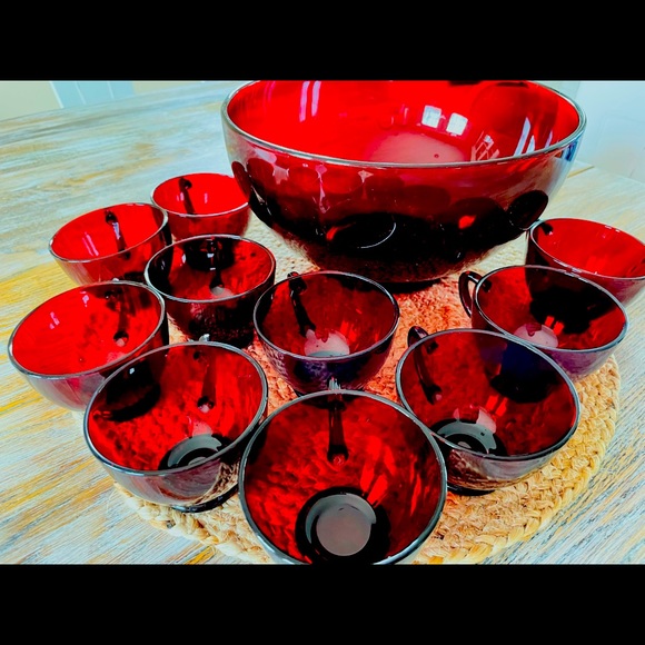 Vintage Ruby Red Punch Bowl Set♥️🎄